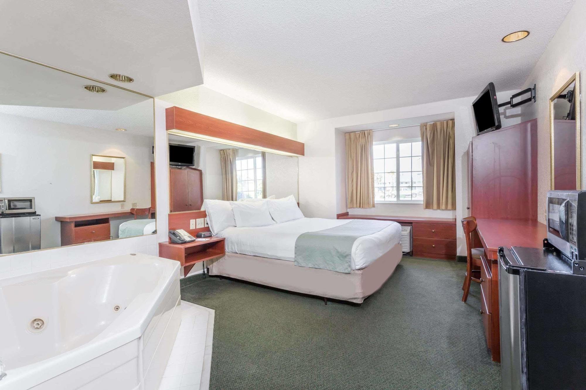 Microtel Inn & Suites Marianna Exteriér fotografie